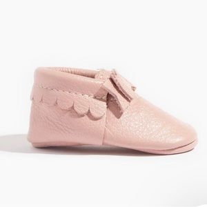 NEW Freshly Picked Pink Blush Bow Moccasin size 2